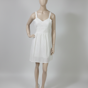 Vestido off-white em laise