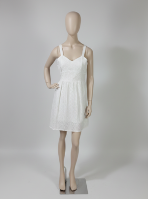 Vestido off-white em laise