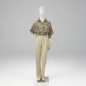 Calça bege claro em viscolinho