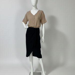 Saia midi preta transpassada