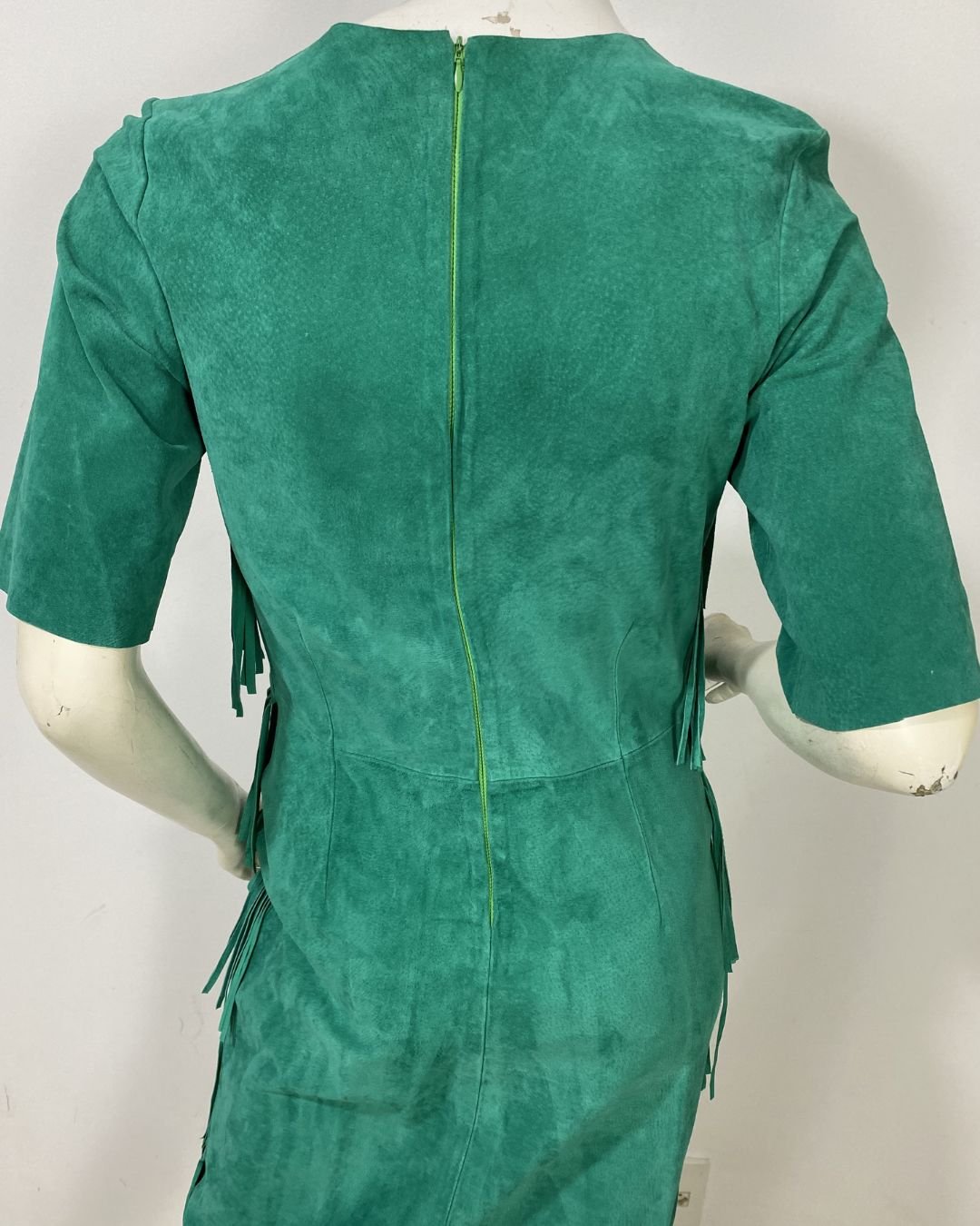 Vestido camurça verde franjas - Tam M - Imagem 6