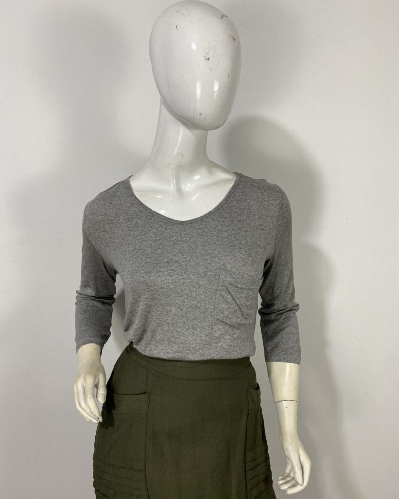 Blusa cinza manga longa em malha – Tam M