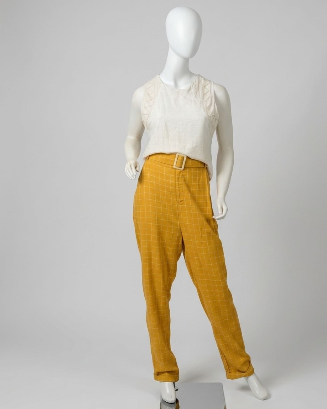 Blusa off-white decote bordado - Tam P - Imagem 2