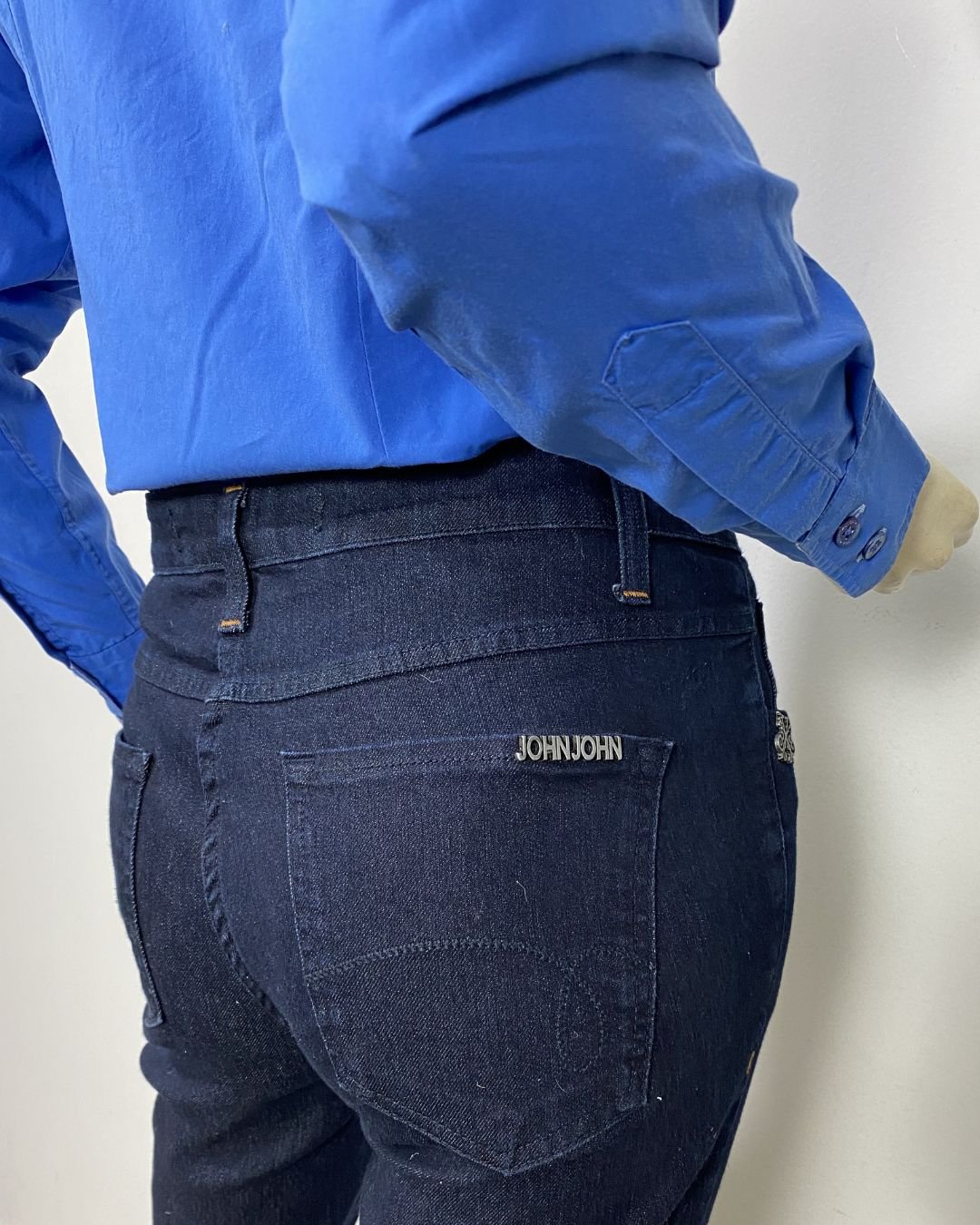 Calça jeans escura flare - Tam 40 - Imagem 9