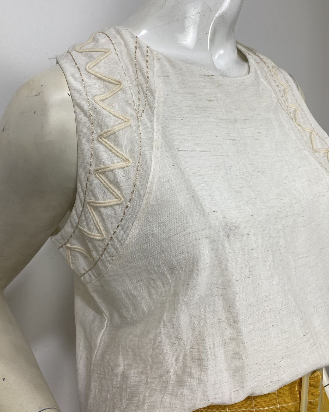 Blusa off-white decote bordado - Tam P - Imagem 5