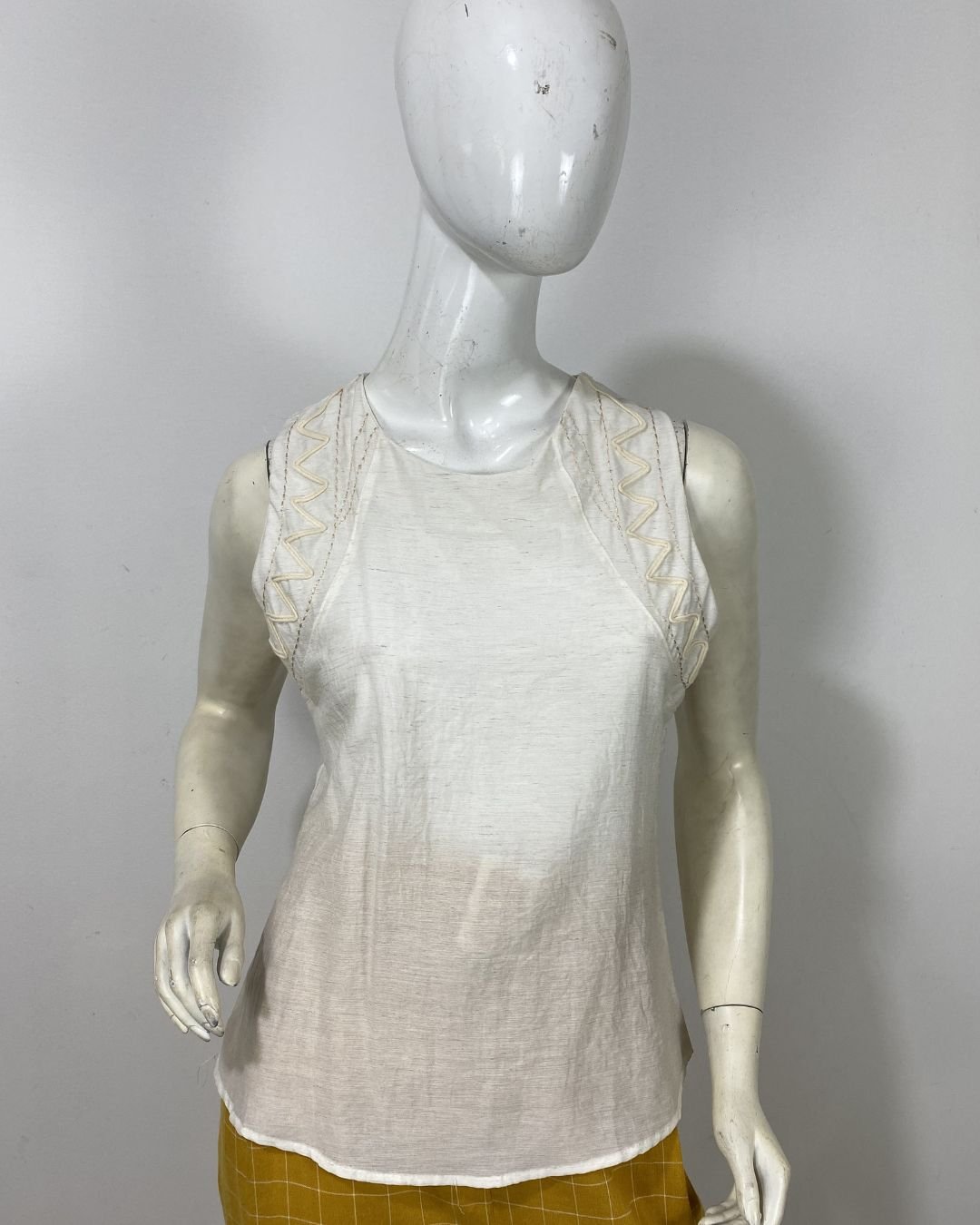 Blusa off-white decote bordado - Tam P - Imagem 3