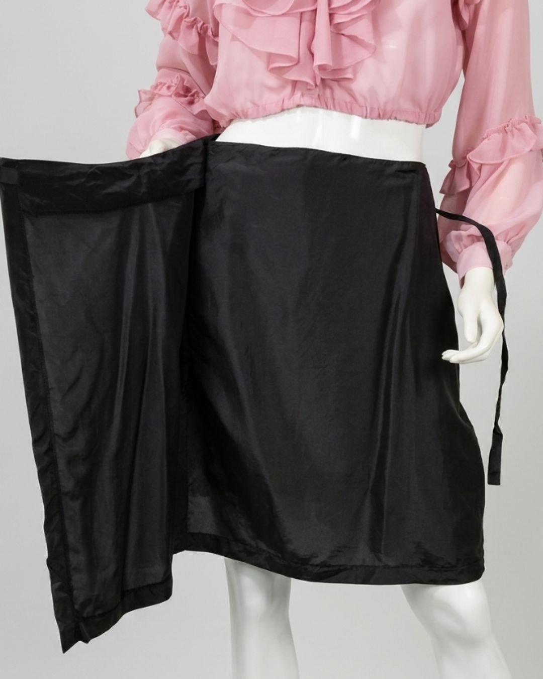 Saia envelope preta em seda Tam P/M - Imagem 6