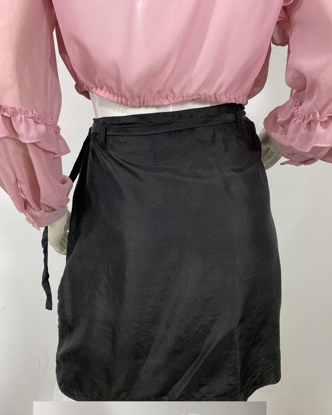 Saia envelope preta em seda Tam P/M - Imagem 4