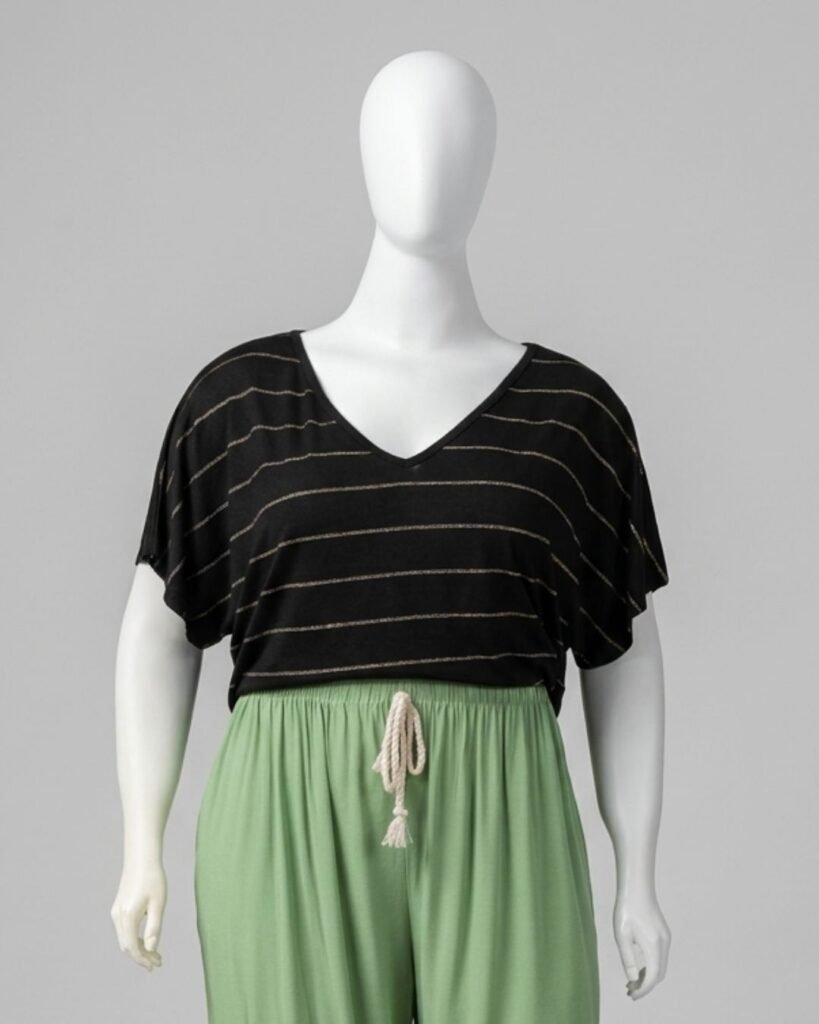 Blusa preta listras metalizadas – Tam G2