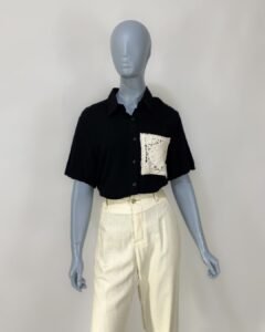 Camisa preta bolso bordado - Tam G