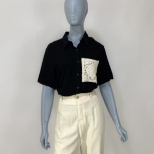 Camisa preta bolso bordado - Tam G