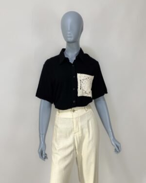 Camisa preta bolso bordado - Tam G