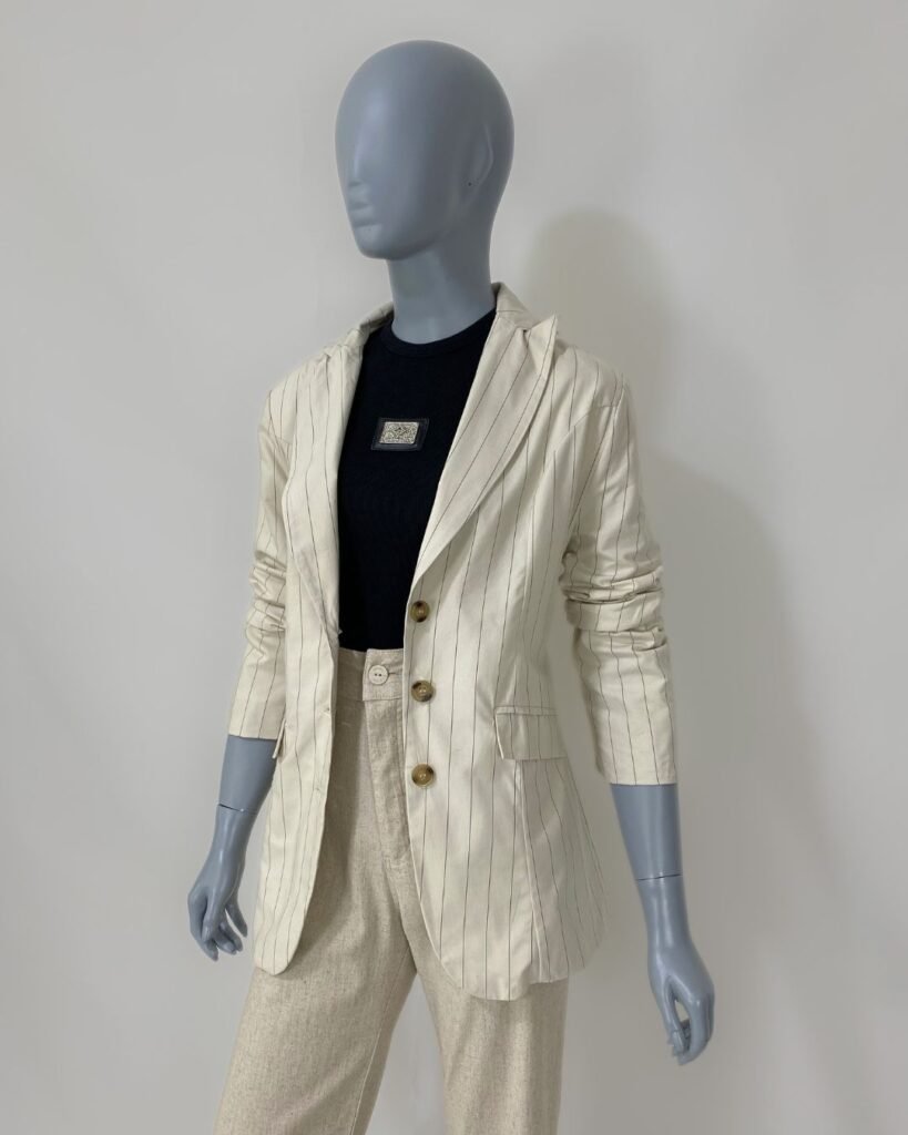 Blazer bege claro risca de giz – Tam P