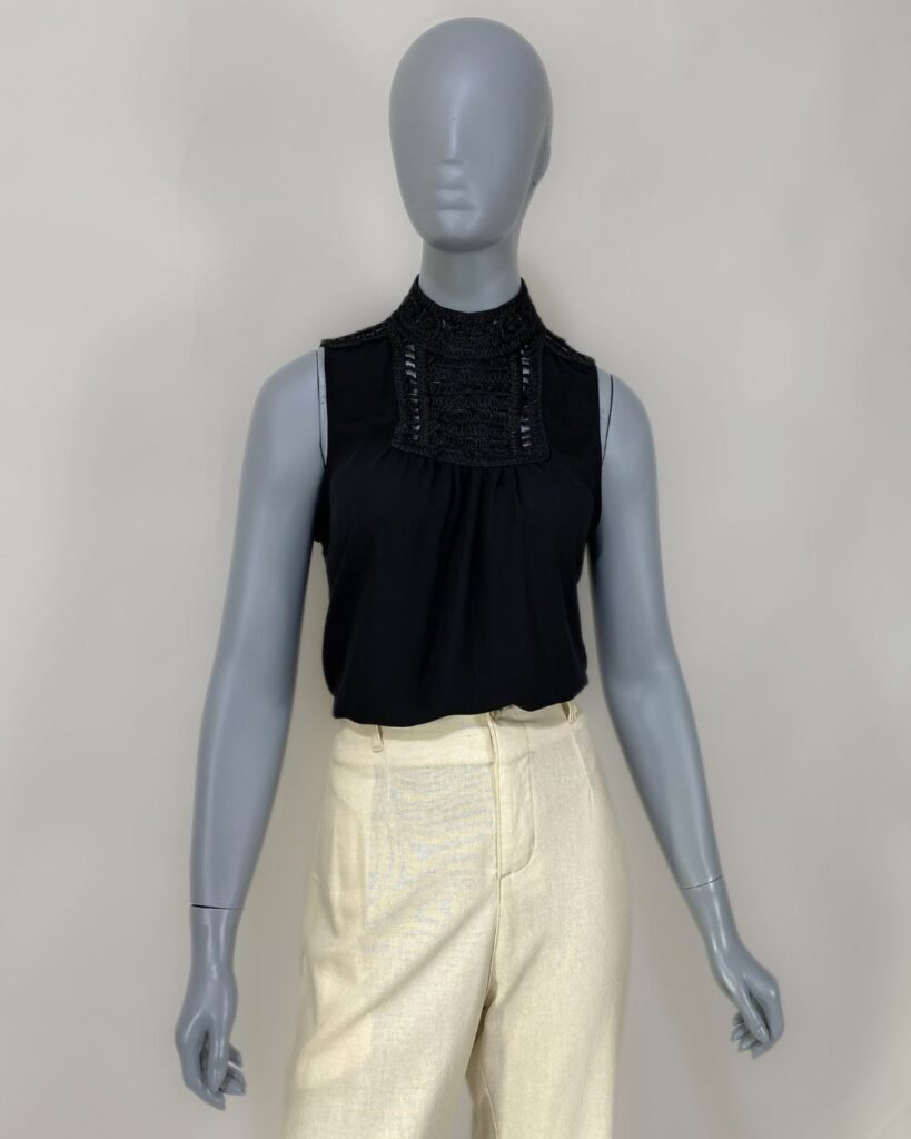 Blusa crepe decote bordado – Tam M
