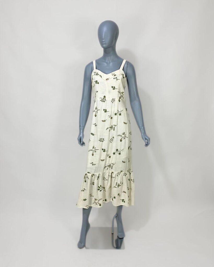 Vestido claro bordado – Tam G