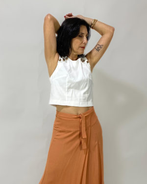 Blusa off-white com botões dourados - Tam M